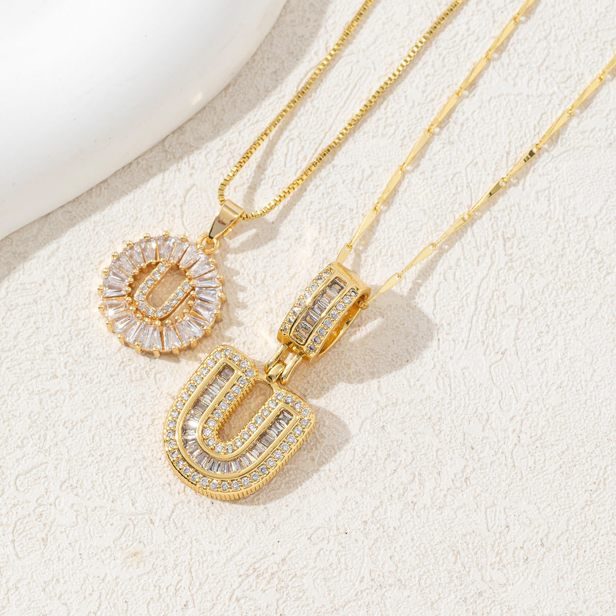 Signature Initialen Ketten Set für Damen – modisches Halsketten Duo mit Buchstaben Anhänger – personalisierbarer Damen Schmuck im minimalistischen Design für individuelle, elegante Looks